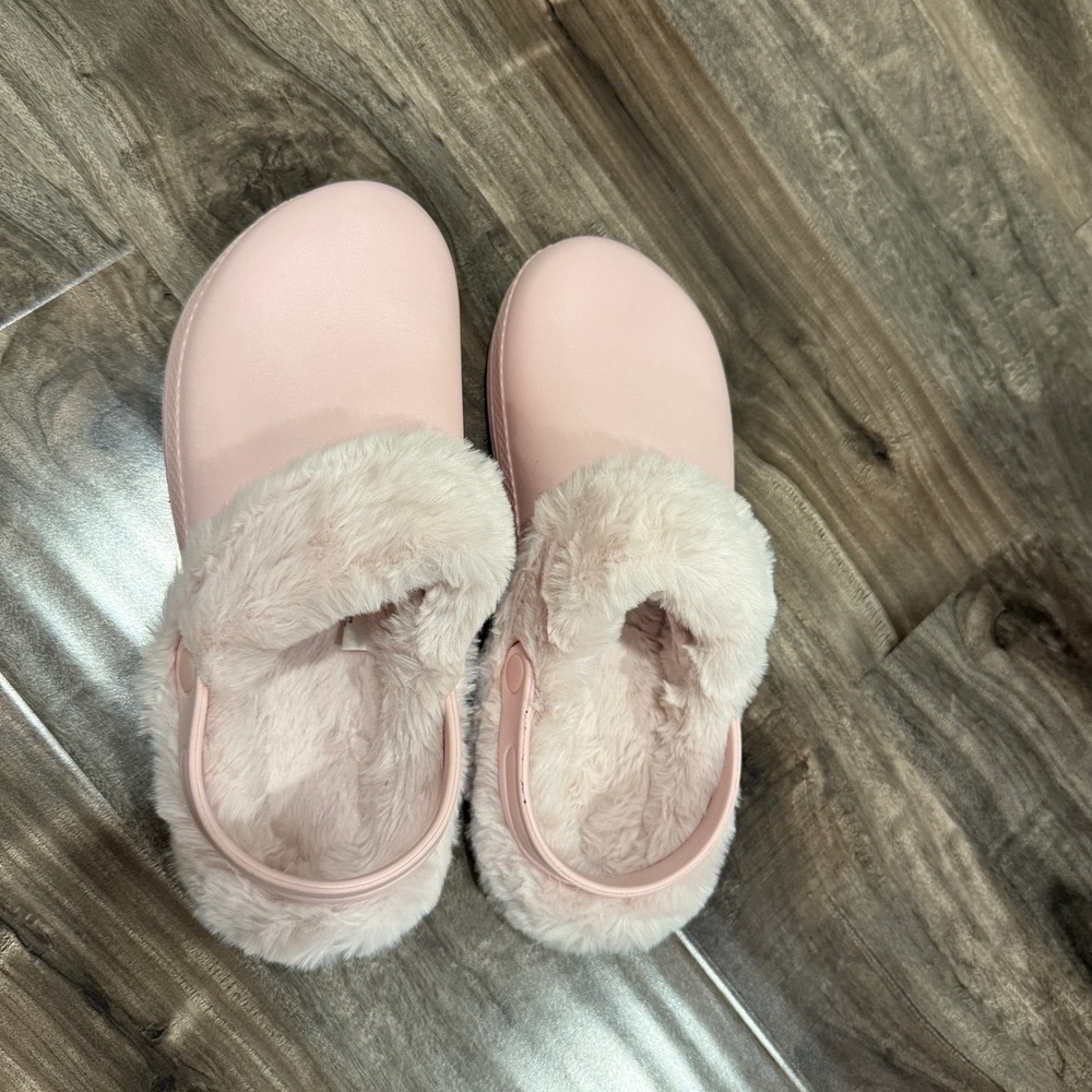 ✨ Pink Faux Fur-Lined Clogs (Size 10) – Never Worn! ✨